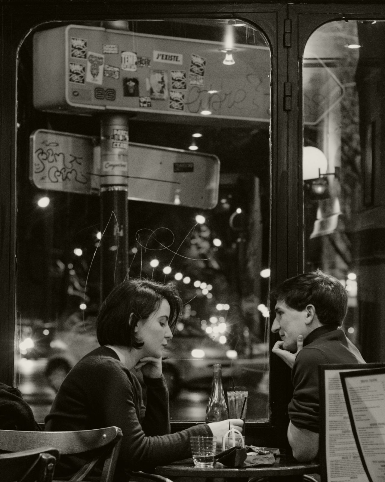 Black and white man and women on date at a cafe