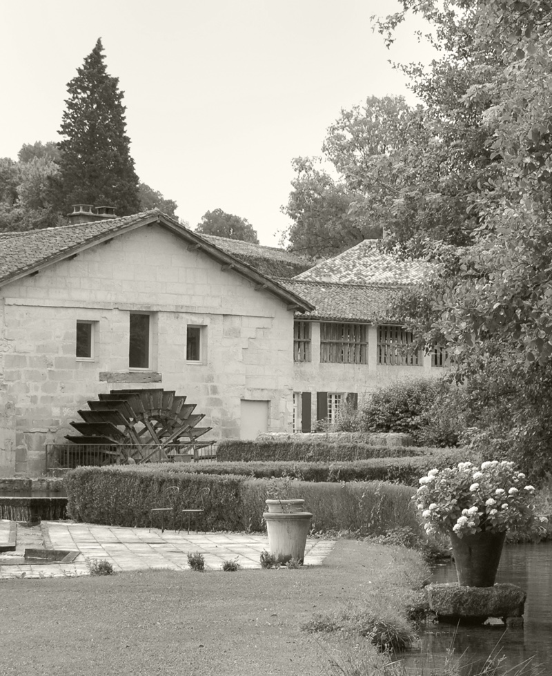 Black and white Sazerac de Forge mill building